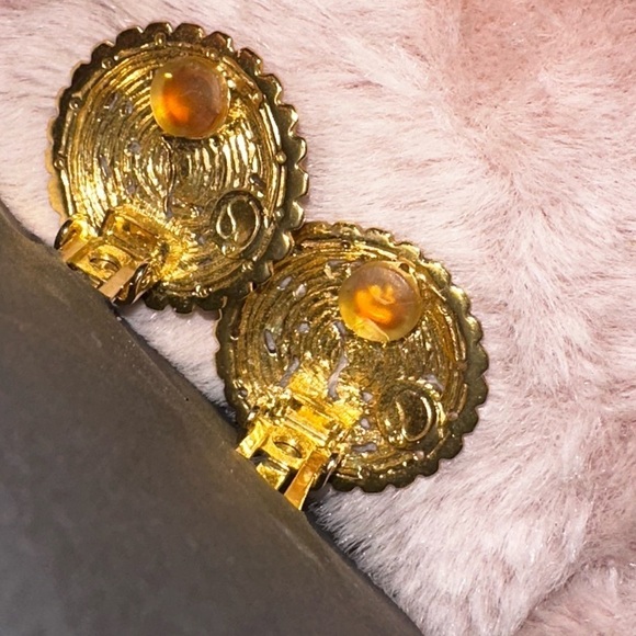 St. John women’s circle gold tone green leaf clip on earrings - Picture 8 of 8